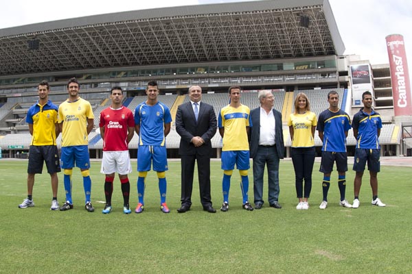 Equipaje junto a RodrÃ­guez Pla y RamÃ­rez - FotÃ³grafo: AgustÃ­n Quevedo (Faraday)